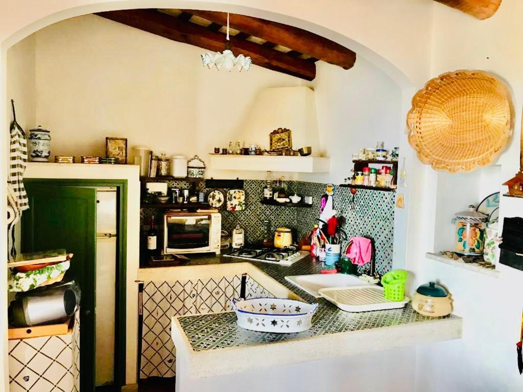 Cortile Padre Vincenzo Apartment Ериче Екстериор снимка