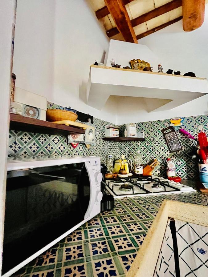 Cortile Padre Vincenzo Apartment Ериче Екстериор снимка